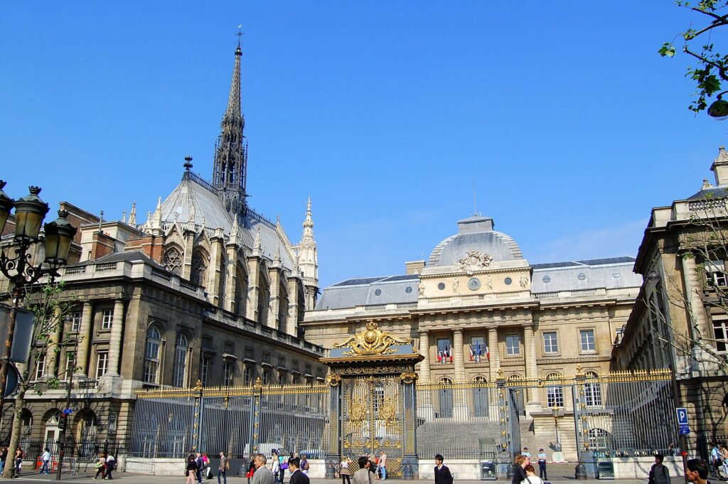 Façade du palais de justice de Paris, île de la Cité